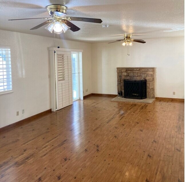 Foto del edificio - 8333 Beckwith Way