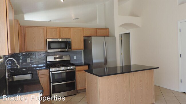 Building Photo - 4 br, 2 bath House - 2173 Calle Patina