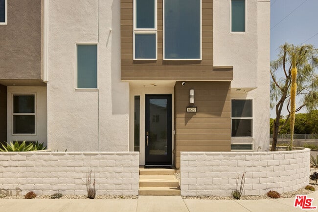 Building Photo - 6899 Pollard St