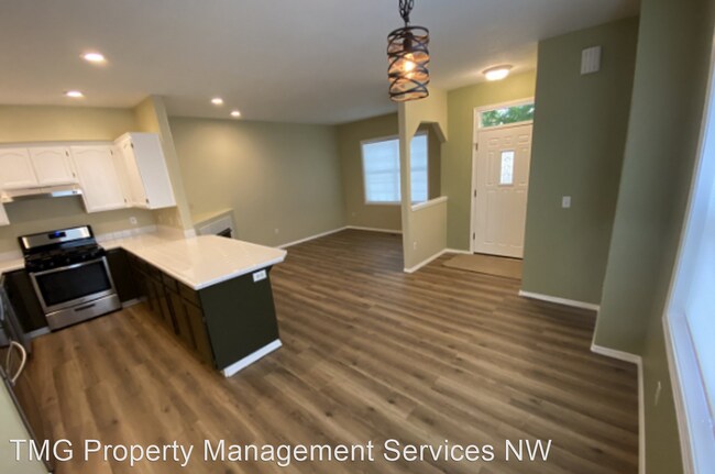 Building Photo - 2 br, 2.5 bath House - 434 NE Roth Street