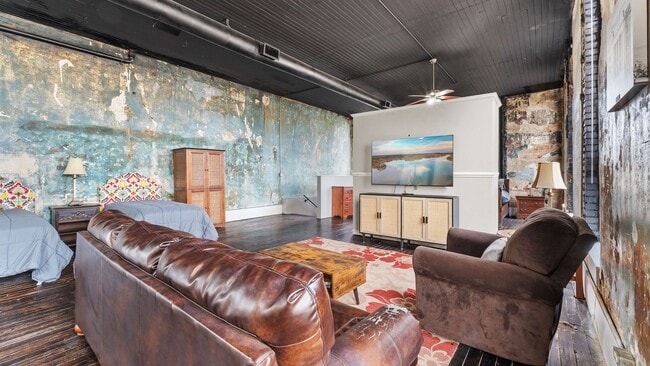 Building Photo - Downtown Loft for Lease
