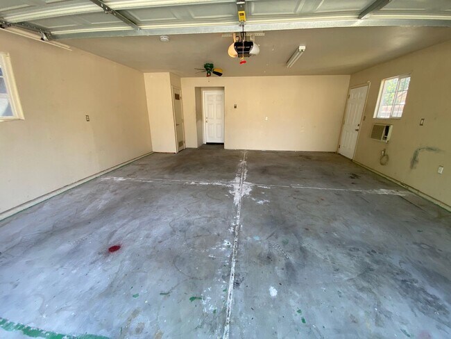Foto del edificio - Cozy NW Visalia Home Rent Ready!