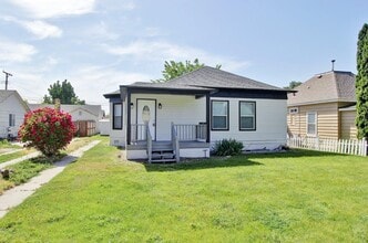 Building Photo - 616 9th Ave S