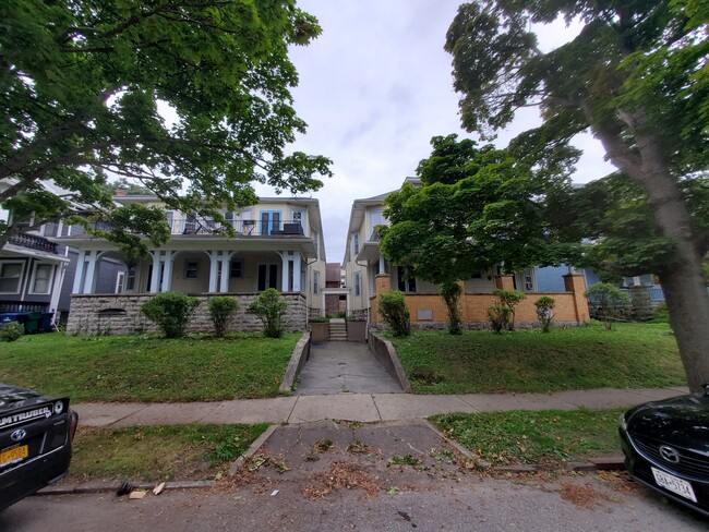 Front of buildings - 33 Inwood Plz