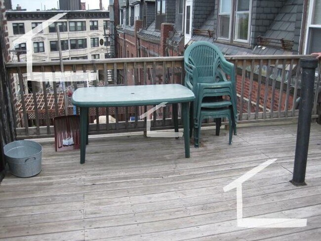 Building Photo - Central Coolidge Corner Location. Steps fr...