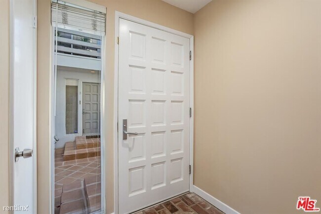 Building Photo - 3 br, 2.5 bath Condo - 917 Euclid St Apt 3
