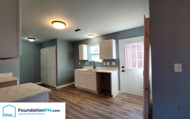 Building Photo - 1039 Lagrange Ave