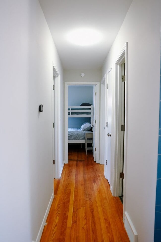 Building Photo - Spacious 3 Bedroom, 2 Bath Duplex with Att...