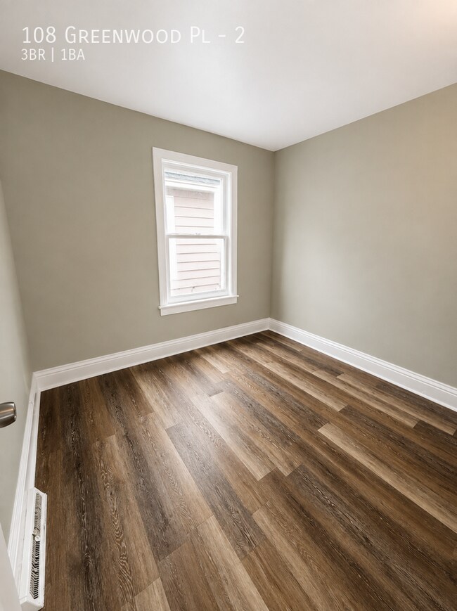 Foto del edificio - 108 Greenwood Pl