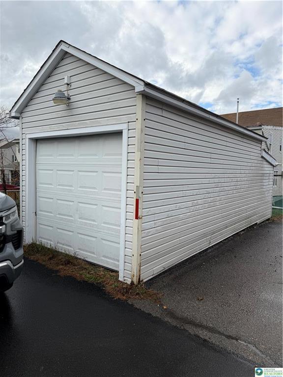 Building Photo - 219 Linden St