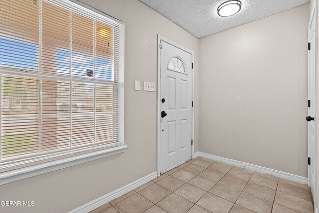 Building Photo - 13713 Paseo del Mar Dr