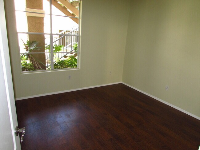 Foto del edificio - Downstairs 2 bedroom condo in great location