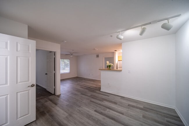 Building Photo - The Ashley