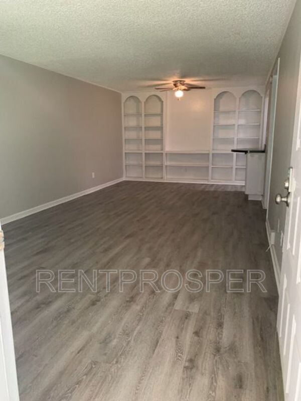 Foto del edificio - 4239 E Michigan St