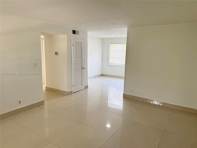 Building Photo - 5211 SW 91st Ave