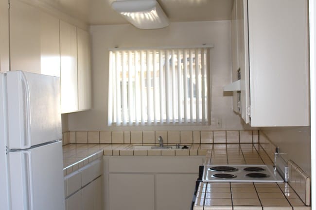 Foto del edificio - 1574 Tenaka Pl