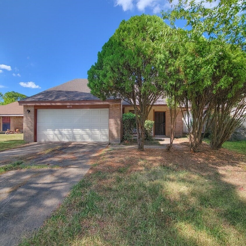 Foto principal - 1210 New Tree Ln