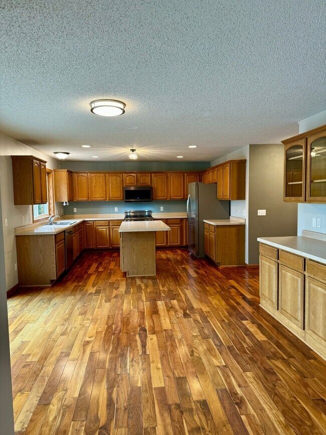 Foto del edificio - 4 Bedroom Single Family Home in Forest Lake