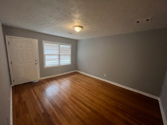Foto del edificio - 204 Ravenwood Way