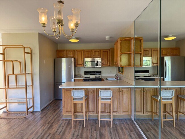 Foto del edificio - Beautiful 3 Bedroom 1.5 Bathroom Townhome ...