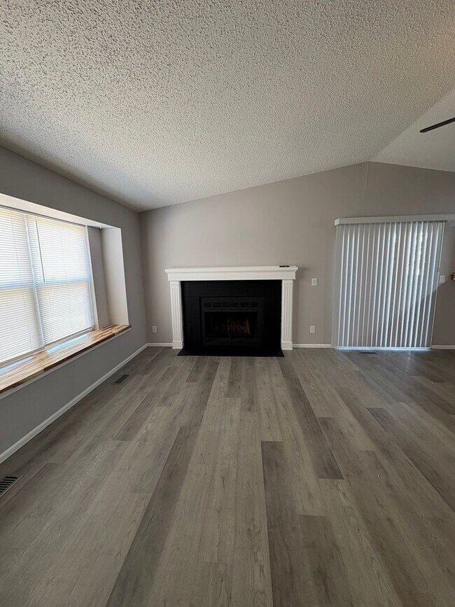 Foto del edificio - Newly Remodeled 3 Bedroom 2 Bath Home on Huge Corner Lot