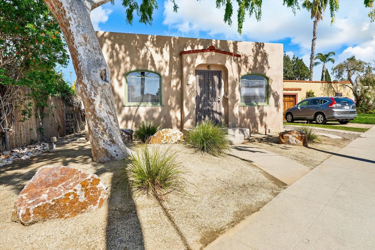 Primary Photo - Beautiful Spanish Style House in Universit...