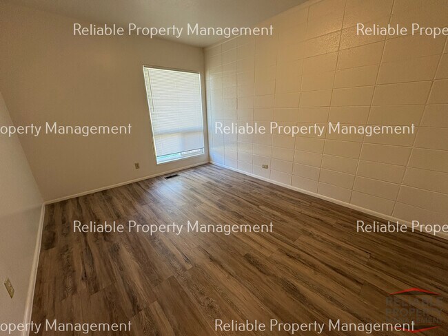 Foto del edificio - 1290 Saint Clair Rd