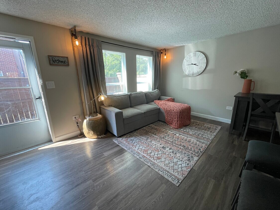 Foto principal - 300 W Chenango Ave