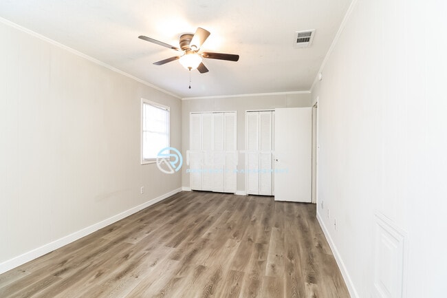 Building Photo - 623 S New Hope Rd