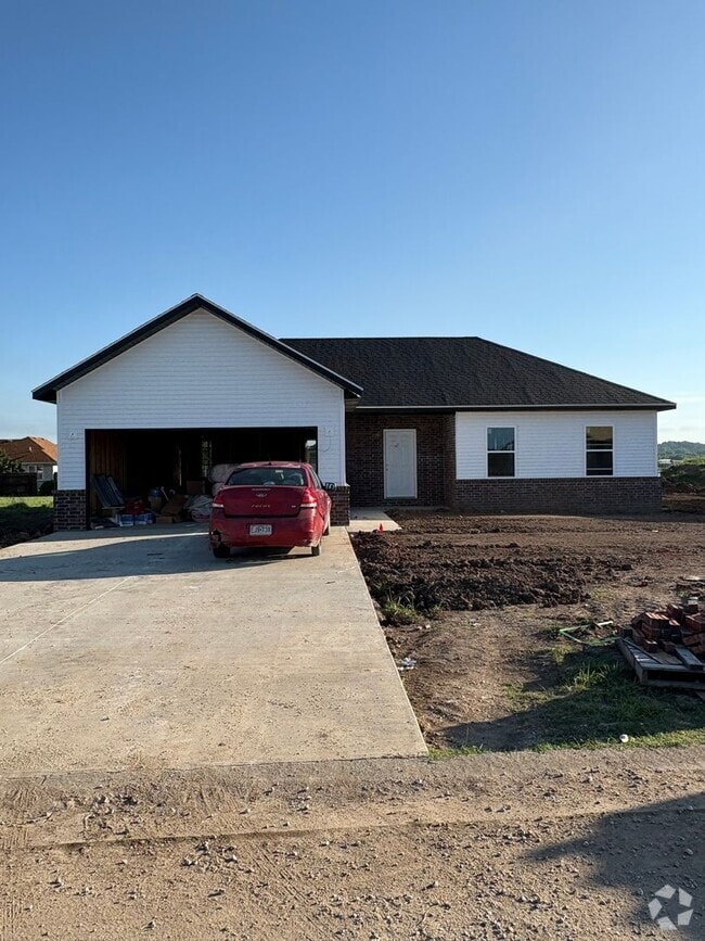 Building Photo - 1325 E 477th Rd
