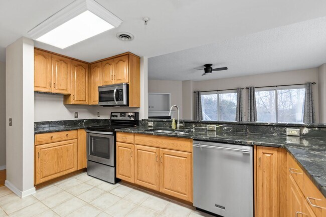 Foto del edificio - Rare Waterfront Condo in Anchor Point – 3B...