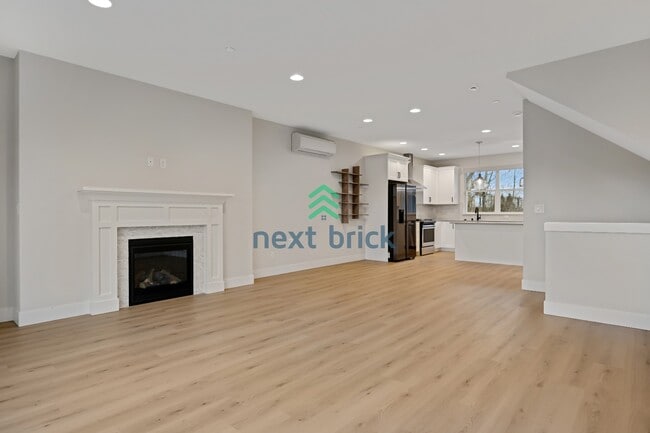 Photo - 4 BED & 3.5 BATH TOWNHOUSE FOR RENT