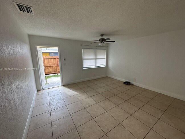 Foto del edificio - 80 NE 36th Ct