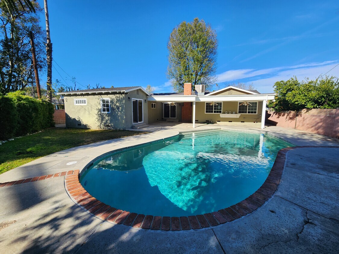 Foto principal - 22240 Burton St
