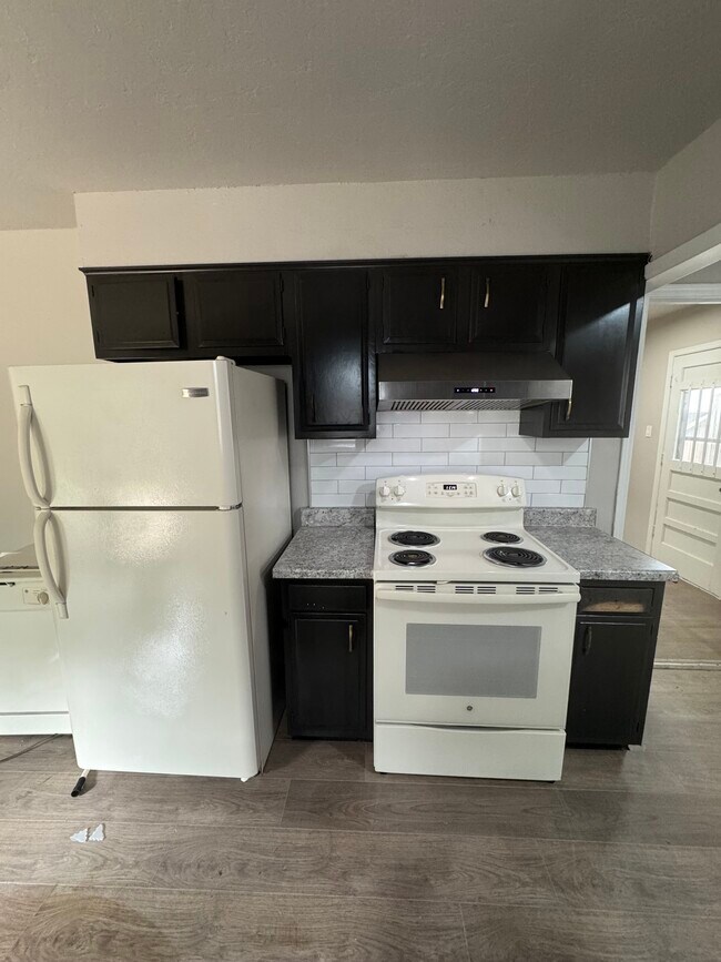 Foto del edificio - 5004 Brookdale Dr