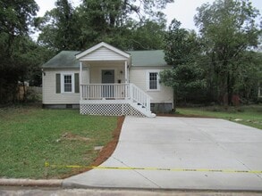 Building Photo - 114 Cherry St