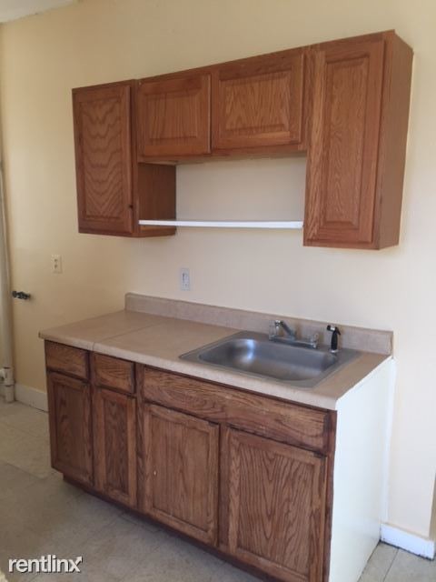 Building Photo - 3 br, 1 bath  - 128 Henry St Unit 2