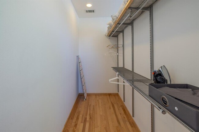 Foto del edificio - 2801 Oak Crest Ave