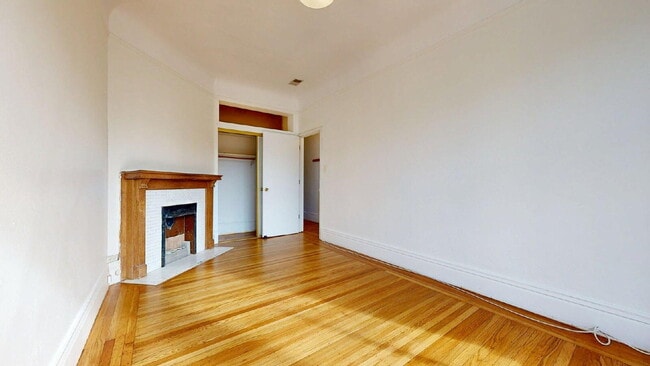 Foto del edificio - Bright Top-Floor 2BR / 1.5BA Apartment North of Panhandle & Next to Golden Gate Park