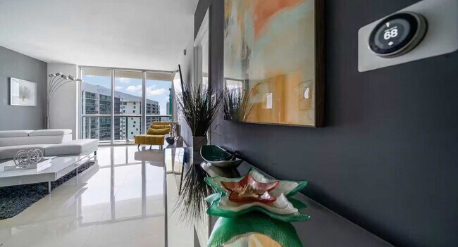 Building Photo - 485 Brickell Ave