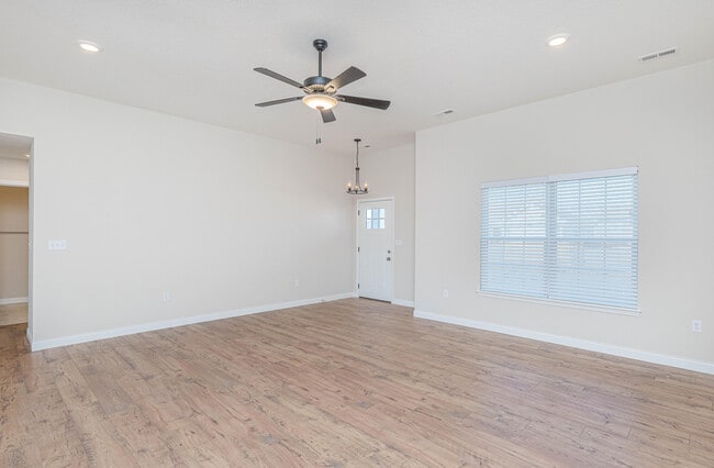 Building Photo - 720 Promenade Dr