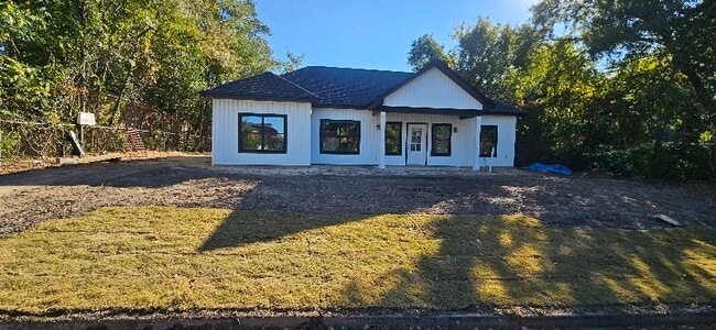 Building Photo - 3112 St Louis St