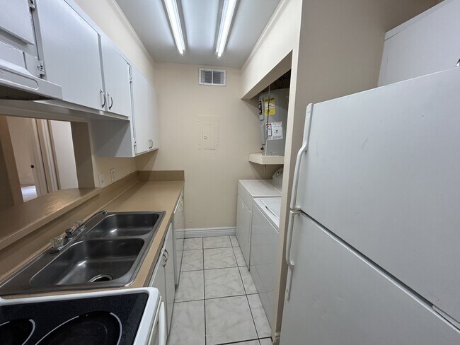 Foto del edificio - 4401 Treehouse Ln