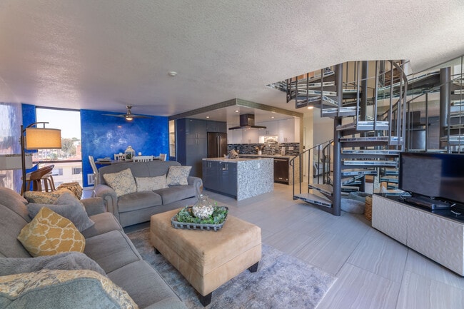 Building Photo - 531 Esplanade