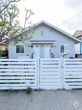 Building Photo - 2119 Eastlake Ave