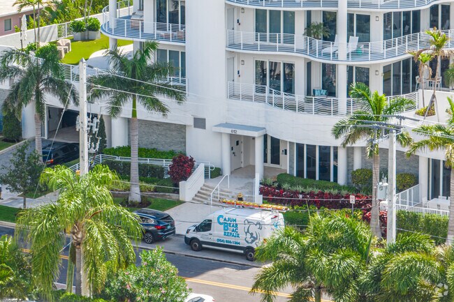Entrada - The Wave on Bayshore