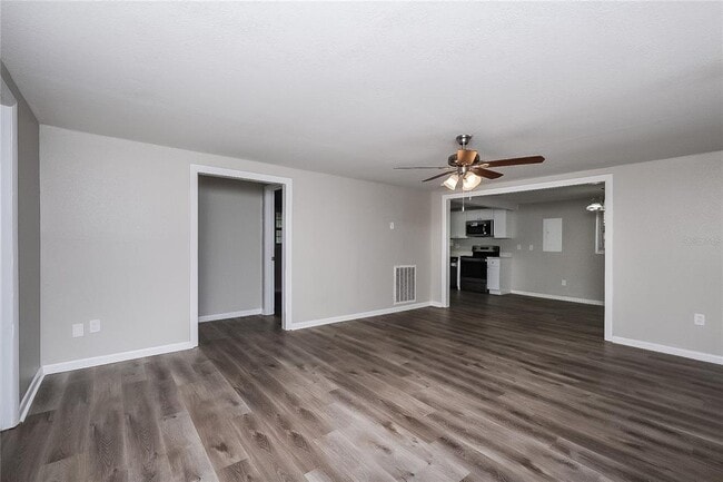 Building Photo - 7145 Pinewood Dr