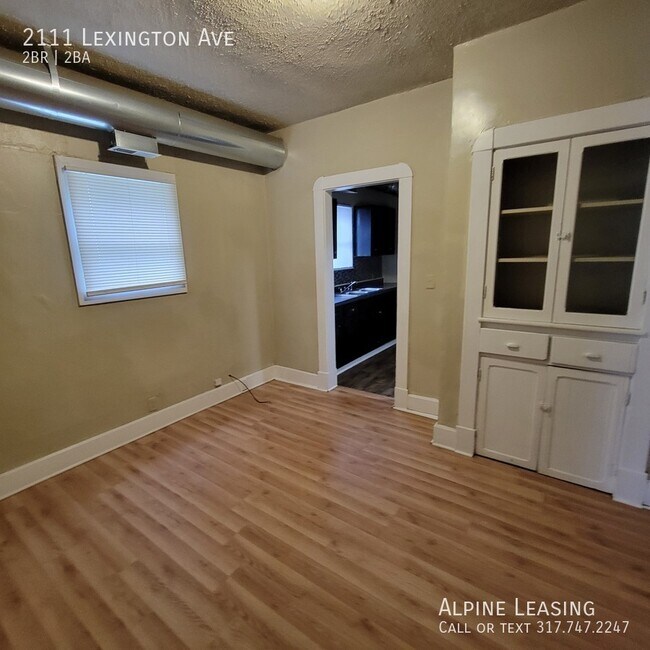 Foto del edificio - 2111 Lexington Ave