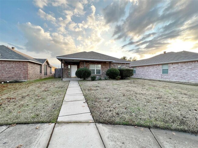 Foto del edificio - 703 Donny Brook Dr
