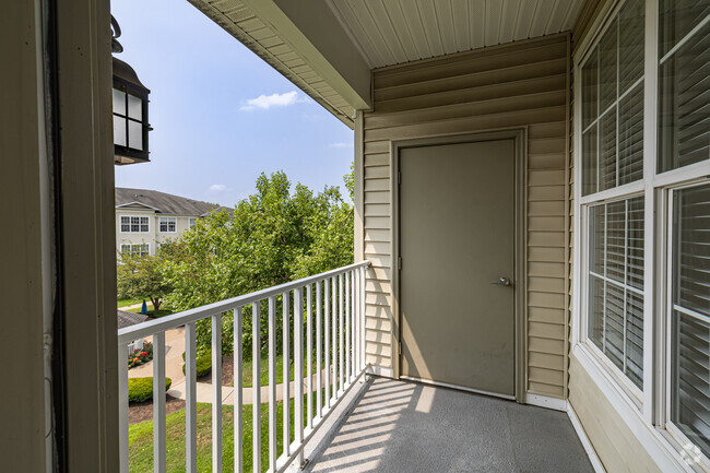2BR, 2BA - 1,139SF - The Mosswood - Balcony - The Highlands at Morris Plains